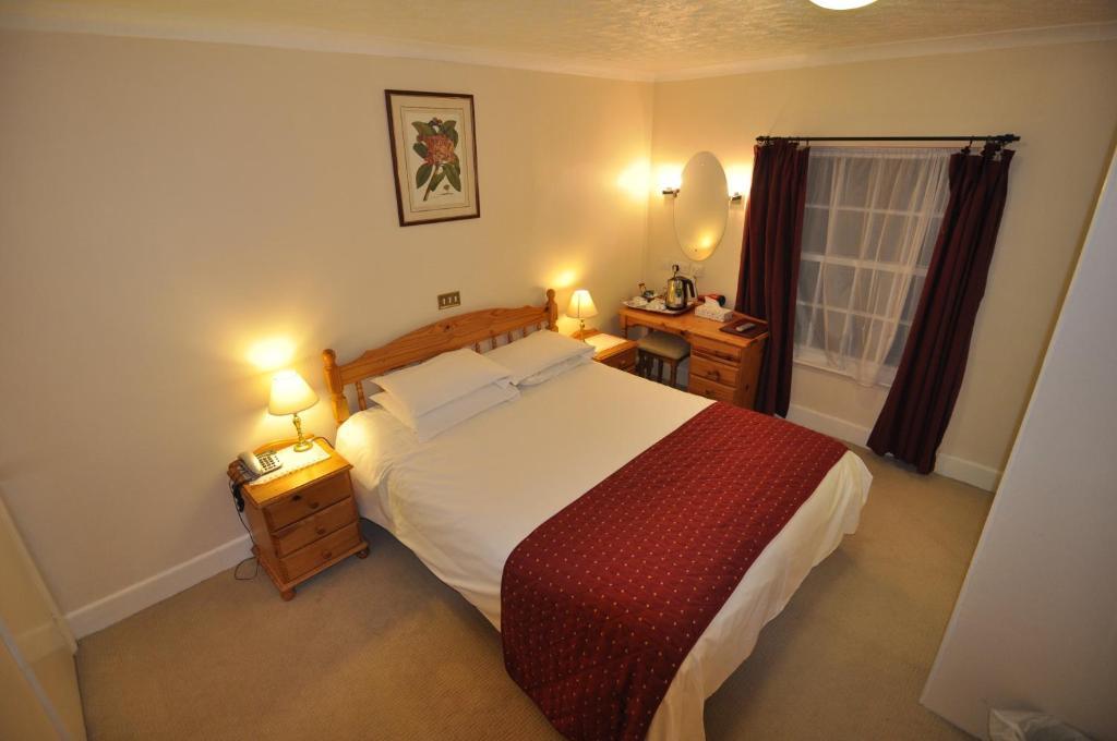 The Roundabout 4*