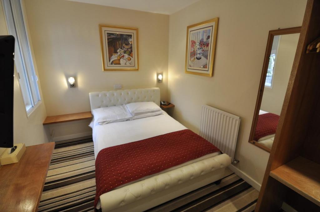 Hotel The Roundabout 4*