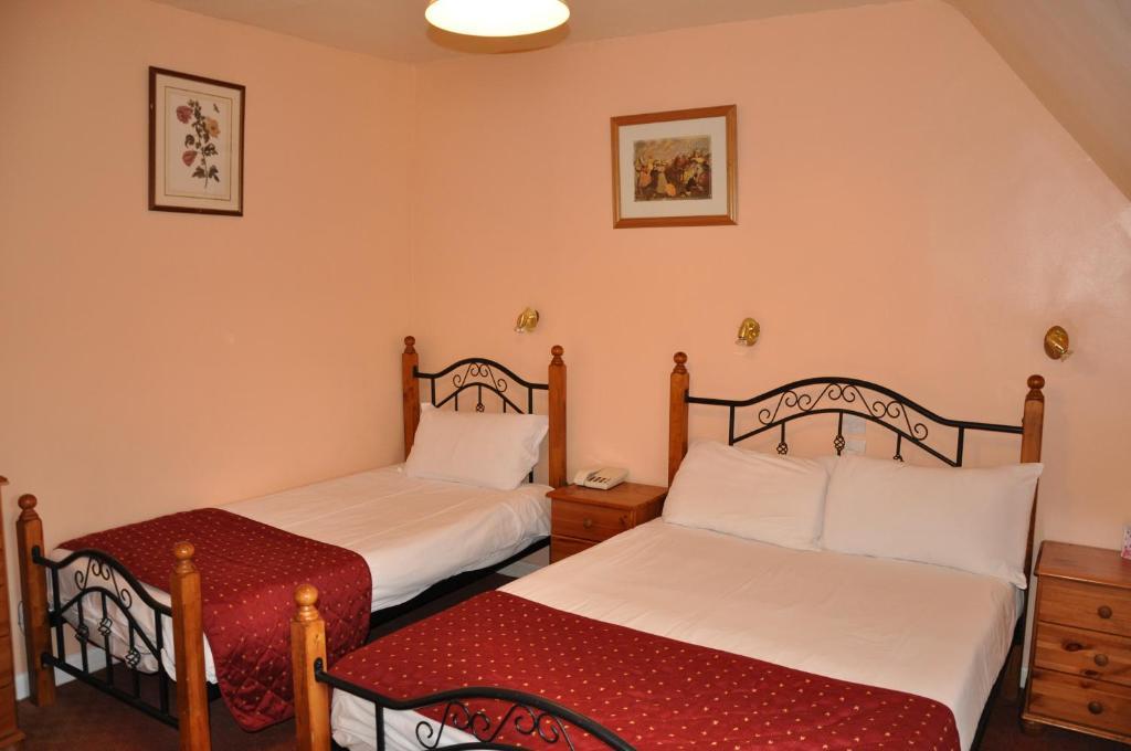 The Roundabout Hotel 4*