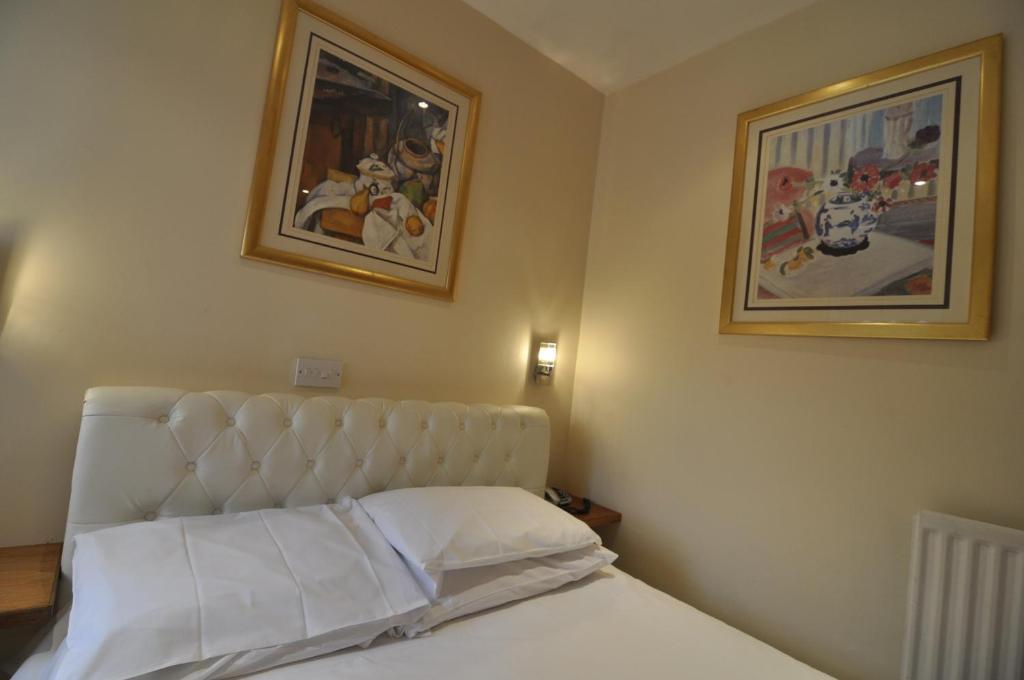 The Roundabout Hotel